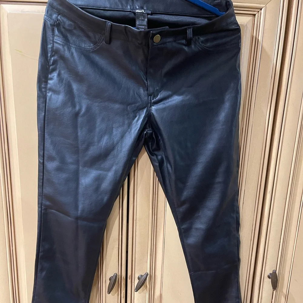 Beautiful leather pants, 12-14 size large - Picture 2 of 3